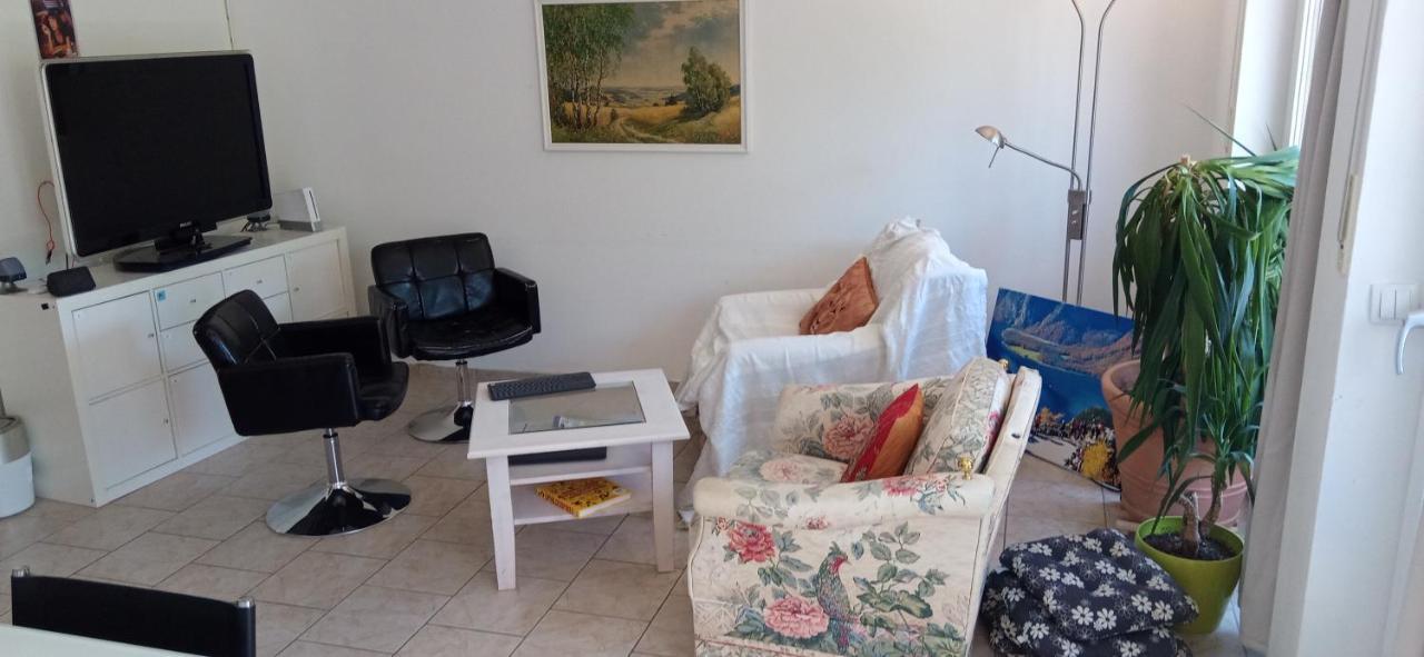 Grosses Zimmer Bad Kueche Wohnzimmer Terasse Garten Zentral Ruhig Landsberg am Lech Exteriör bild